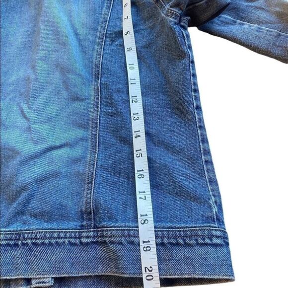 Old Navy Women’s Distressed Denim Jean Jacket Size XS Light Wash - Picture 6 of 9